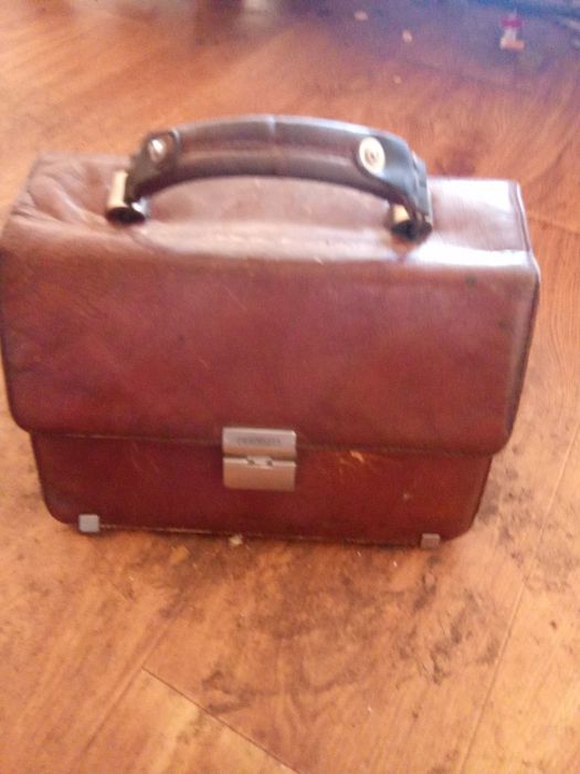 Продам барсетку кожа