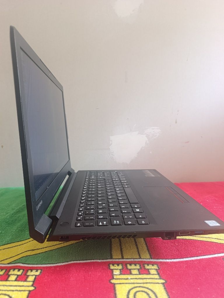 Lenovo V110 (i3-6005u - 8GB DDR4 - 250GB ROM)