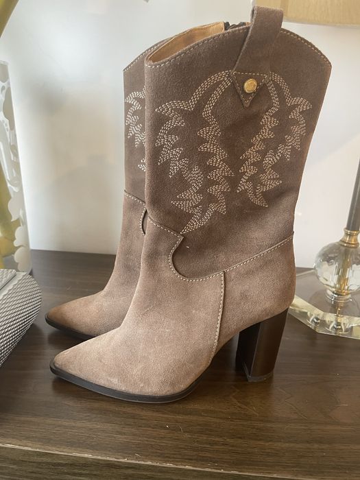 Botas bejes, em pele, nr 37