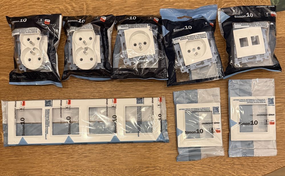 SIMON 10 - komplet - gniazda, ramki, pokrywy