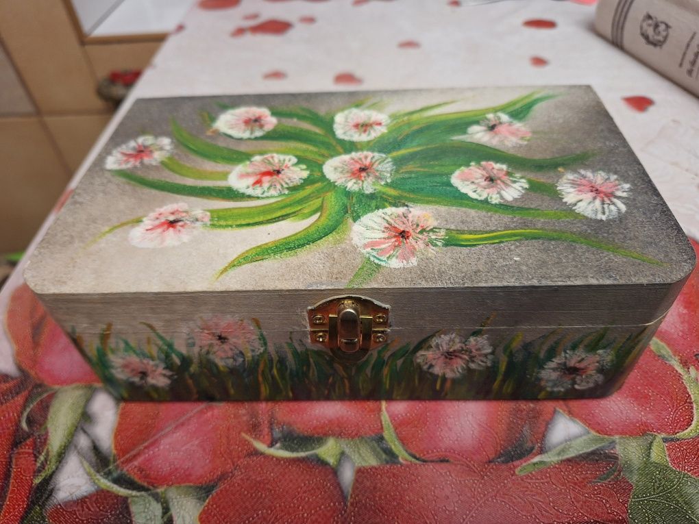 Ręcznie malowana śliczna duża szkatułka z kwiatami