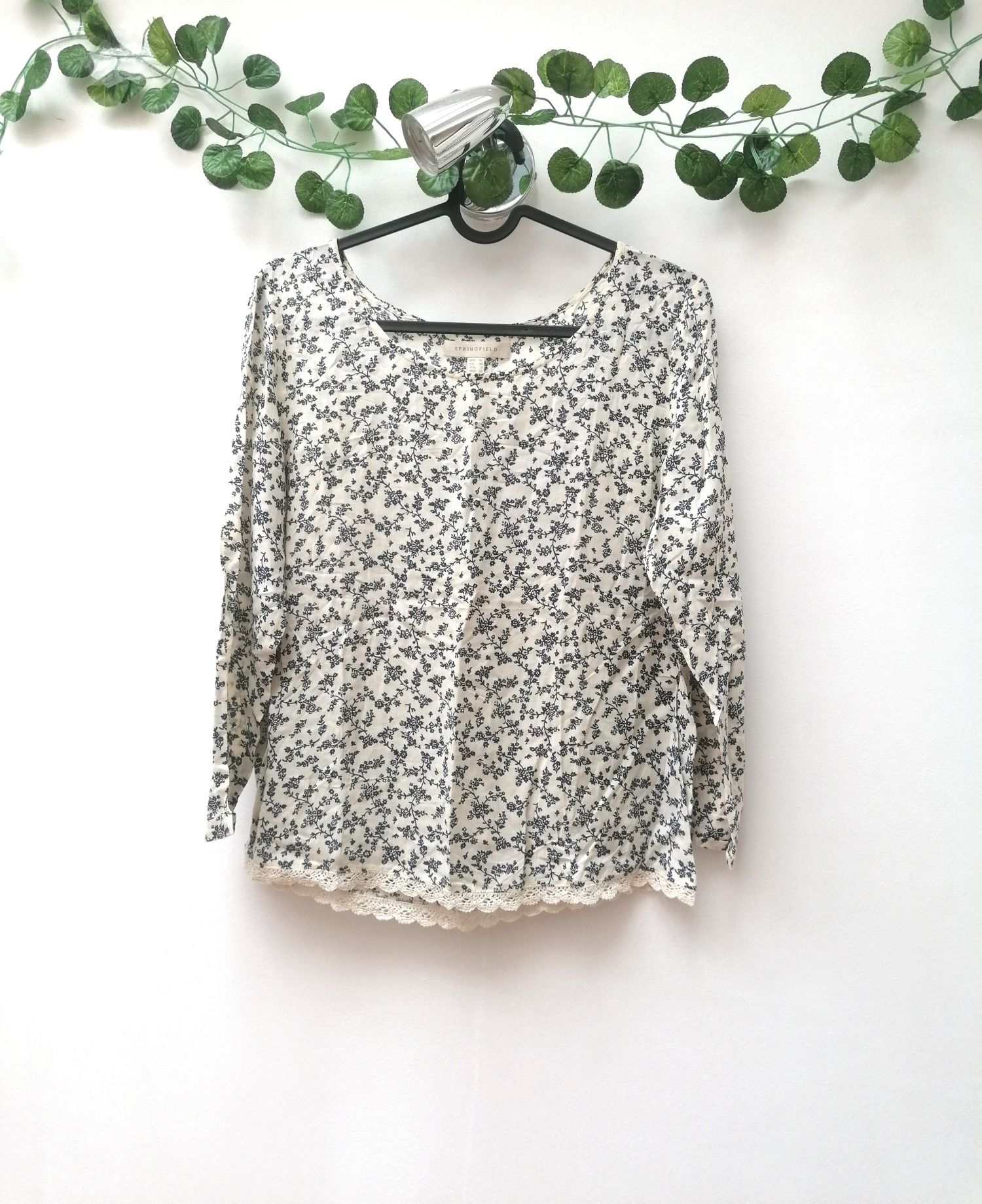 Blusa com Flores Azuis