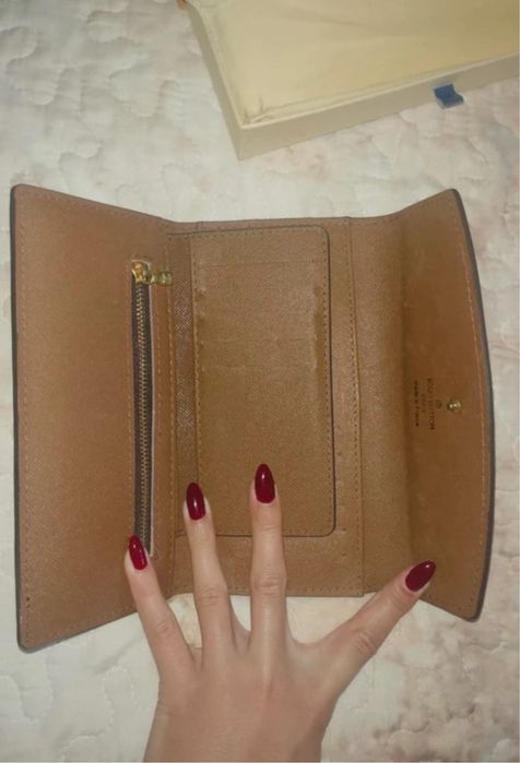 Carteira L V como nova