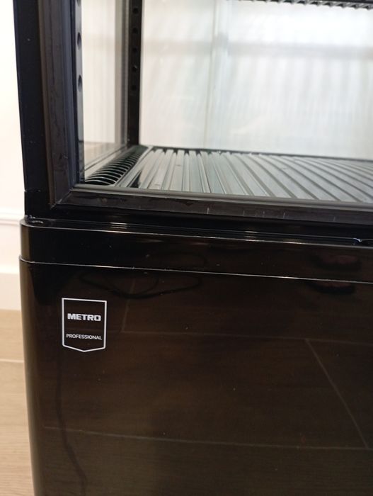 Vitrine refrigerada 78L – pouco uso, quase nova