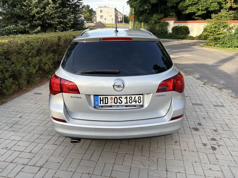 Opel Astra J 1.4T 140km 185tys.km grzane fotele pdc ciemne szyby