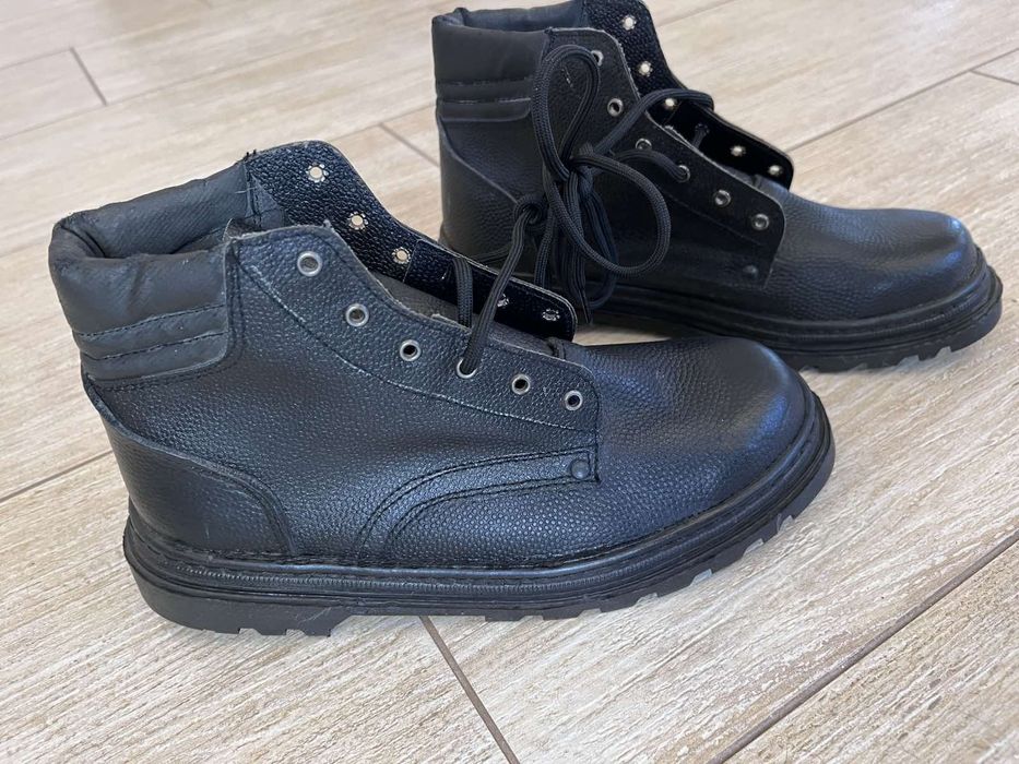 Ботинки кирзовые размер 40,5 по стельке 26 см.