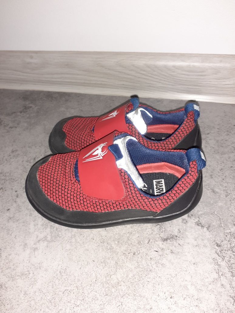 Trampki kapcie buciki Spiderman Marvel Clarks 22