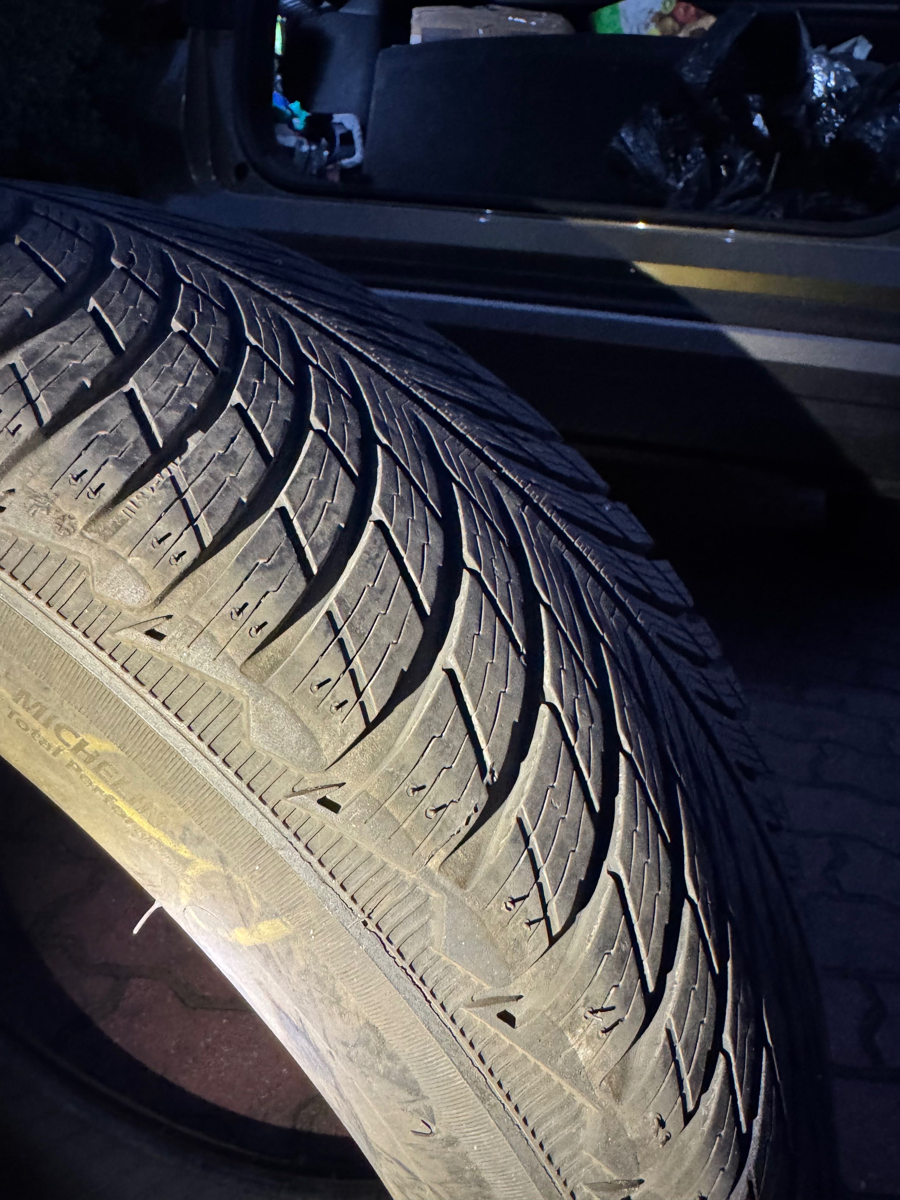 Komplet zimowych opon Michelin Pilot Alpin 5, 225/45 R19 96V (21 r.)