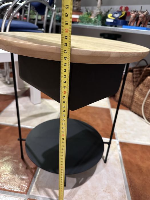 Mesa de apoio em madeira clara
