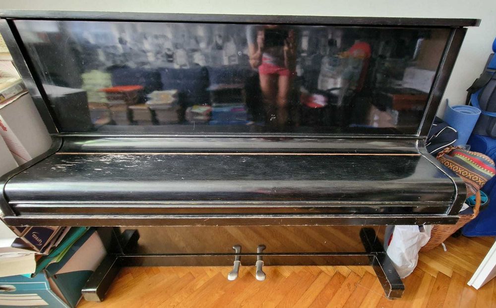 Pianino Ukraina - mosiężna płyta, piękny dźwięk