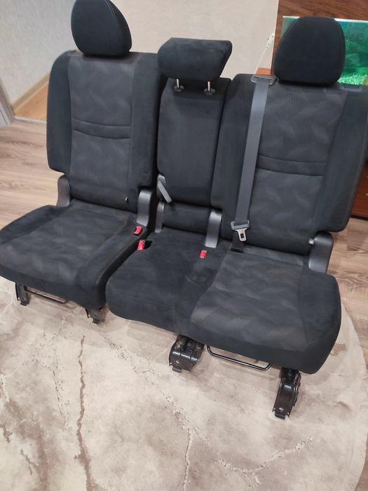 Продам комплект сидінь Nissan Rogue 2016 року.