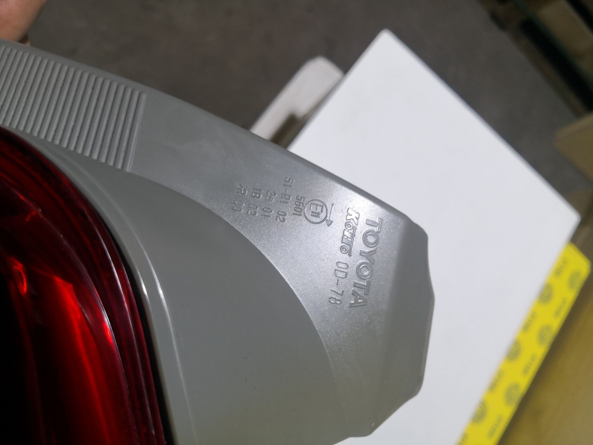 TOYOTA YARIS III 3 11-14 Lampa Prawa Tylna Prawy Tył Oryginał Wkład FV