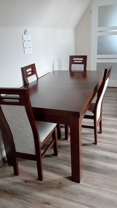 Duży,solidny,drewniany stół z 6 krzesłami