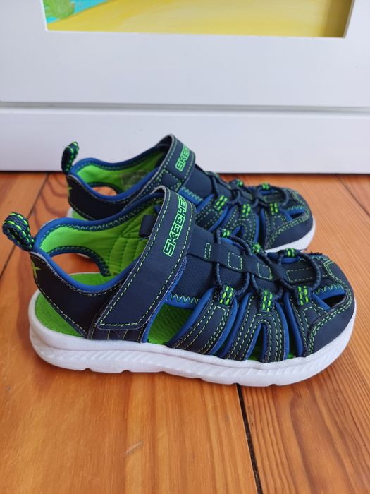 Sandálias desportivas da Skechers, tamanho 28