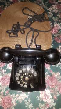 Stary bakelitowy telefon