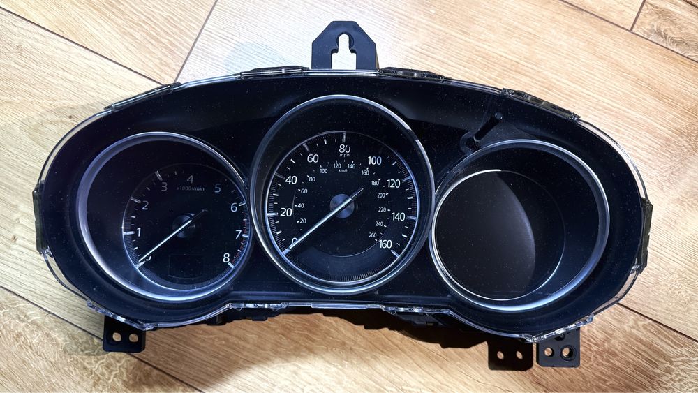 Приборна панель Mazda Cx-5 2019 року