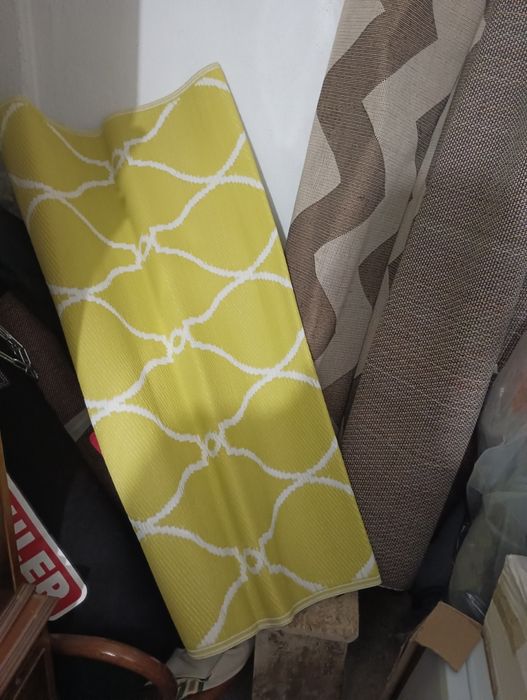 Vários tapetes para venda