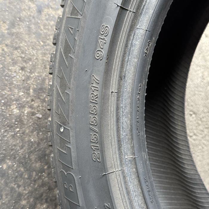 Гума Bridgestone Blizzak зима 215/55/17