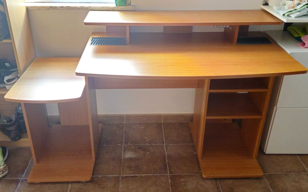 Secretária para desocupar