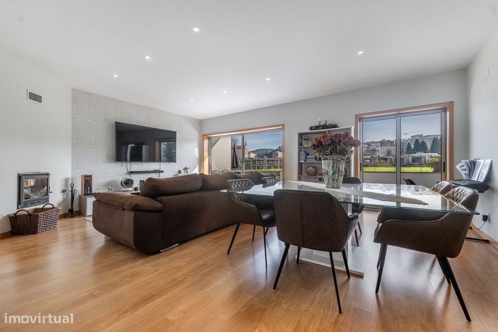 Moradia em Banda T4 com Piscina e Sótão em Real, Braga