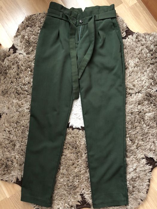 Брюки зеленого кольору