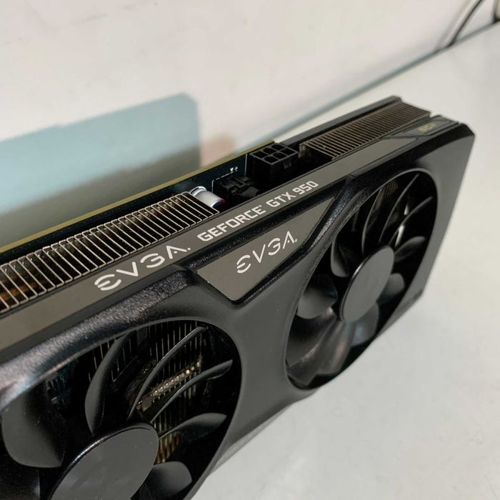 Placa gráfica EVGA GTX 950 [Não funcional]