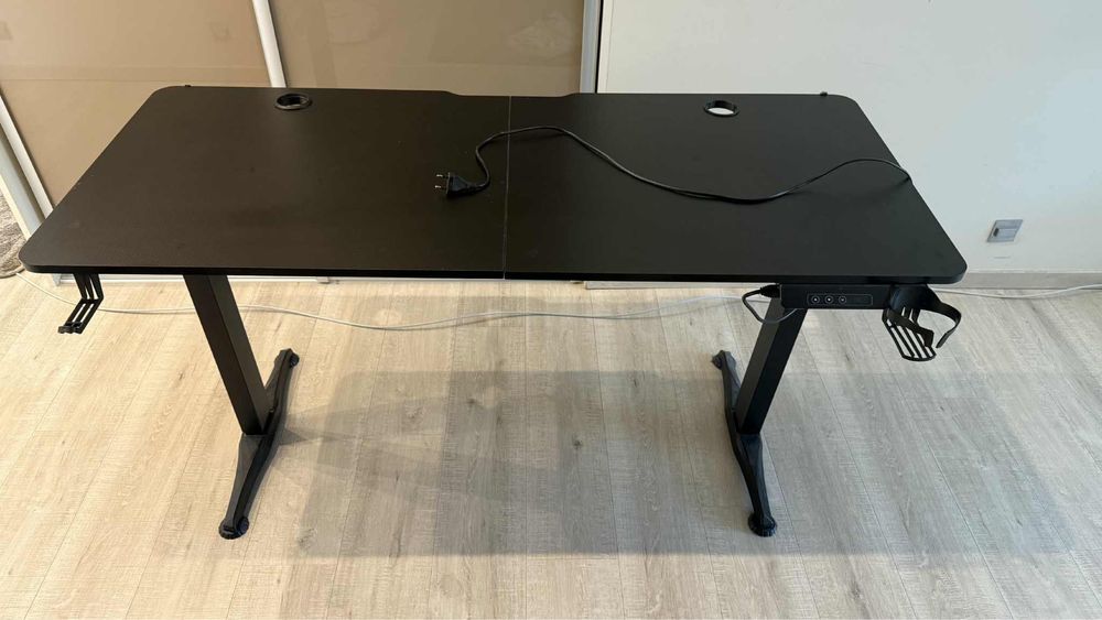 Biurko komputerowe regulowane 140x60