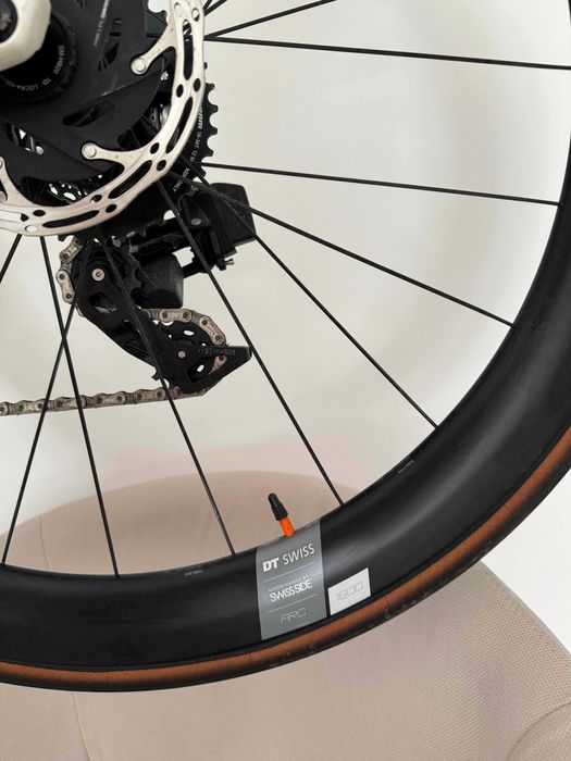 Roda DT Swiss ARC 1600 DB 50mm (Carbono)
