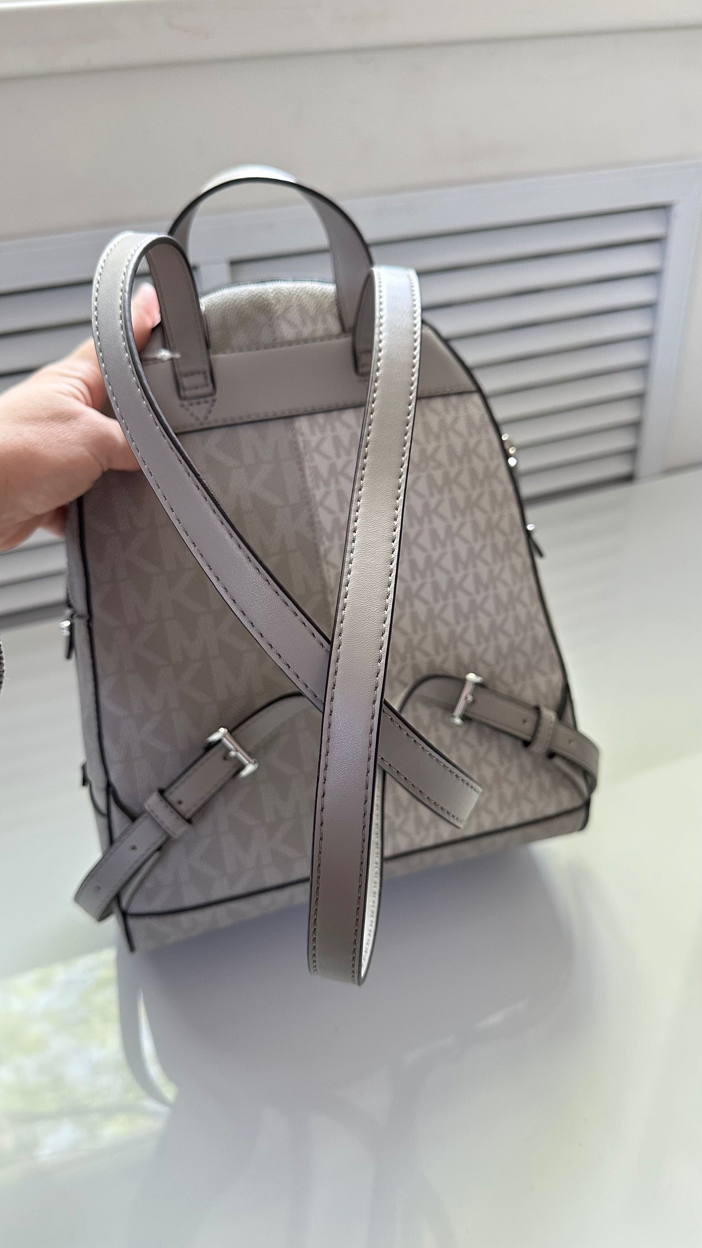 Світлий рюкзак Rhea Medium Logo backpack Michael Kors