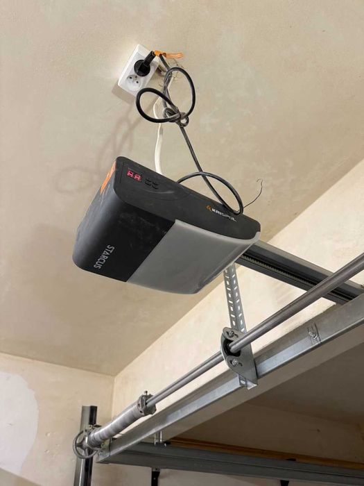 Brama garażowa segmentowa Krispol z napędem