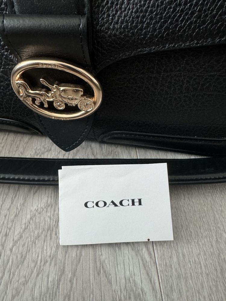 Bolsa Coach preta em pele com duas alcas amovíveis