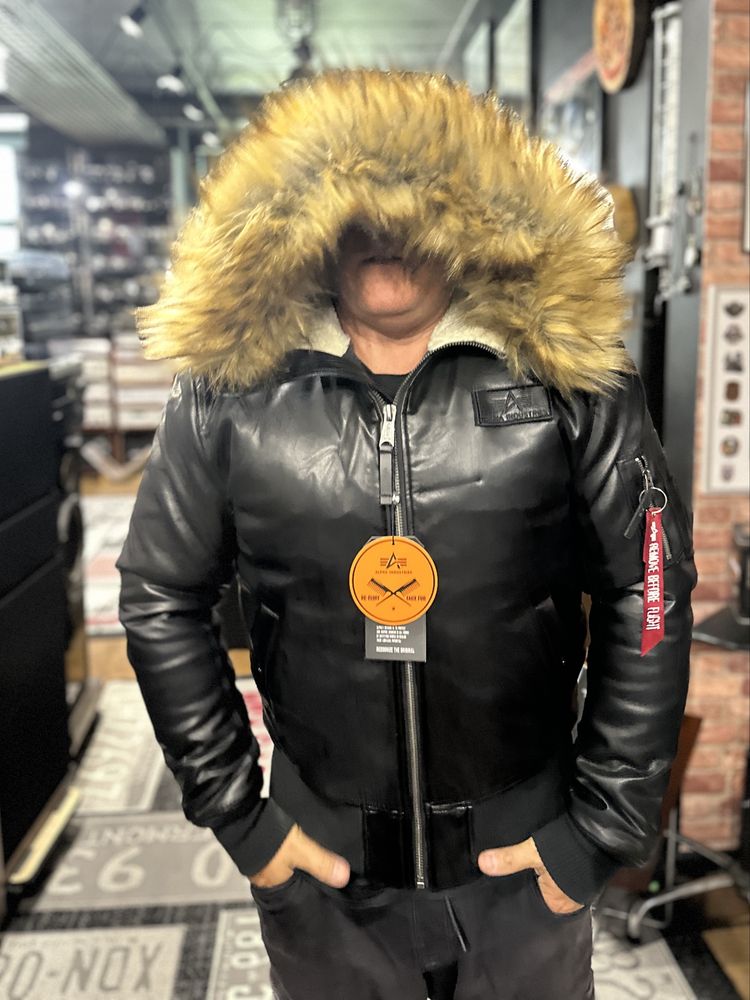 Ocieplana bomberka Alpha Industries, kaptur z futrem, nowa.