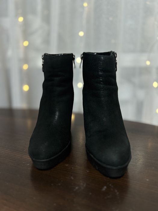 Ботильоны кожаные  Attizzare на платформе 38 р