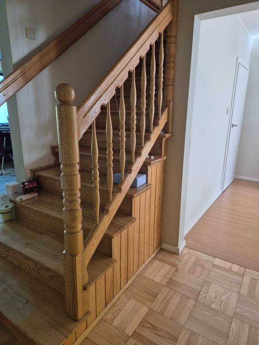 Drewniana balustrada barierka schodowa 6m - Jesion, stan Bardzo Dobry