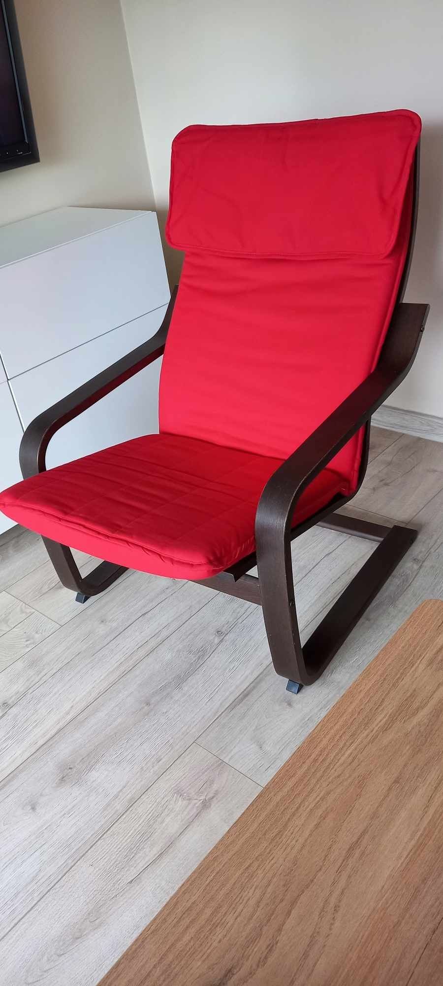 Fotel Poang IKEA beżowy i czerwony pokrowiec