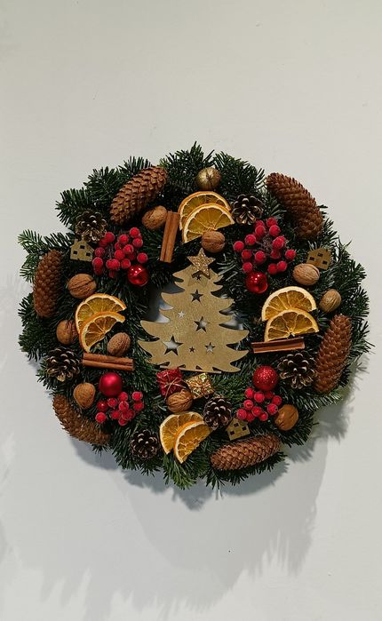 Wianek świąteczny na drzwi