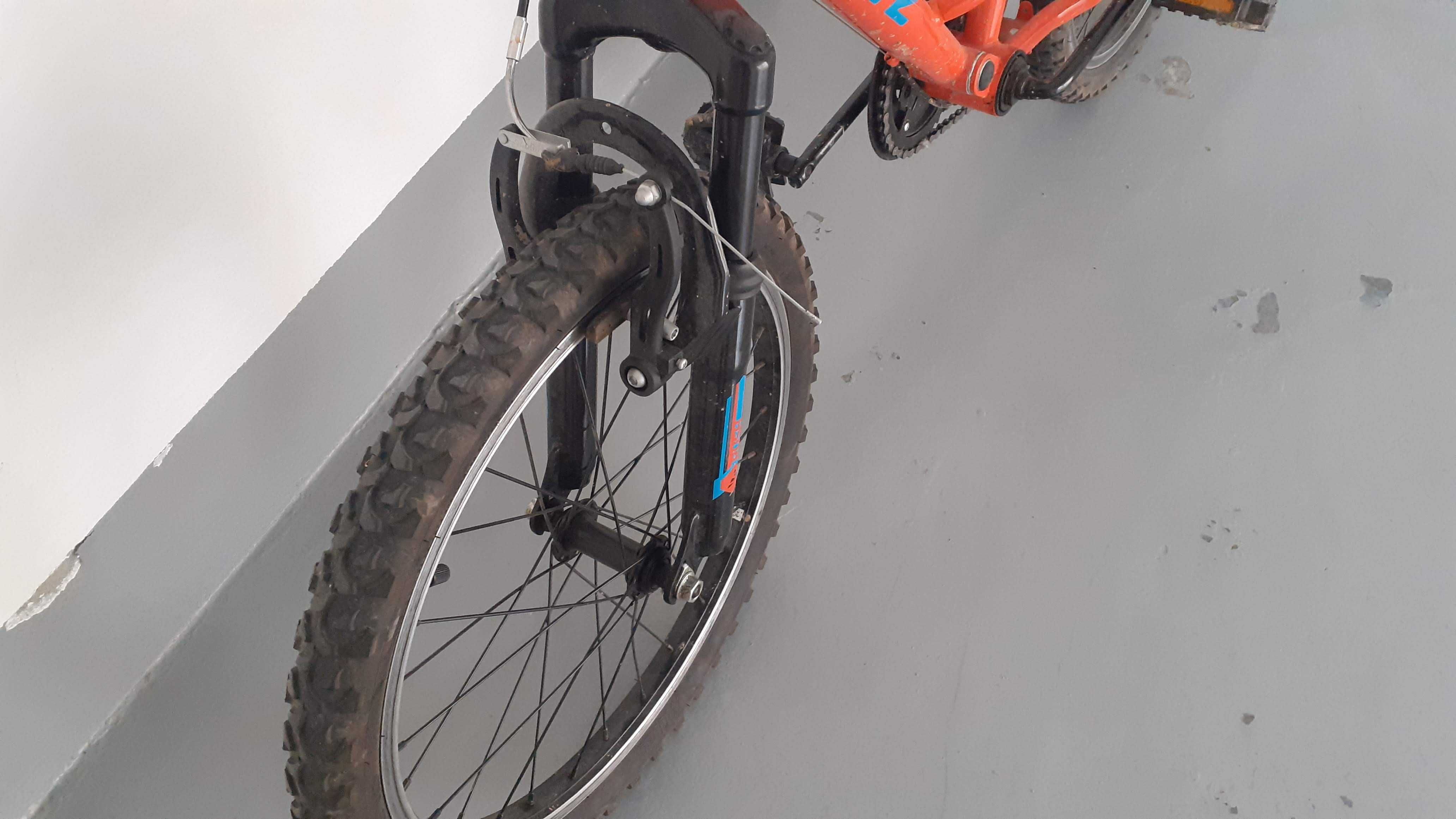 Bicicleta BTT Criança roda 20, com suspensão dupla e 6 mudanças