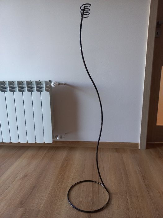 Stojak kuty  na świeczkę, ozdobę