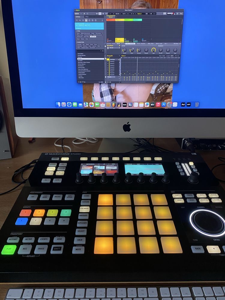 Native Instruments Maschine Studio kontroler