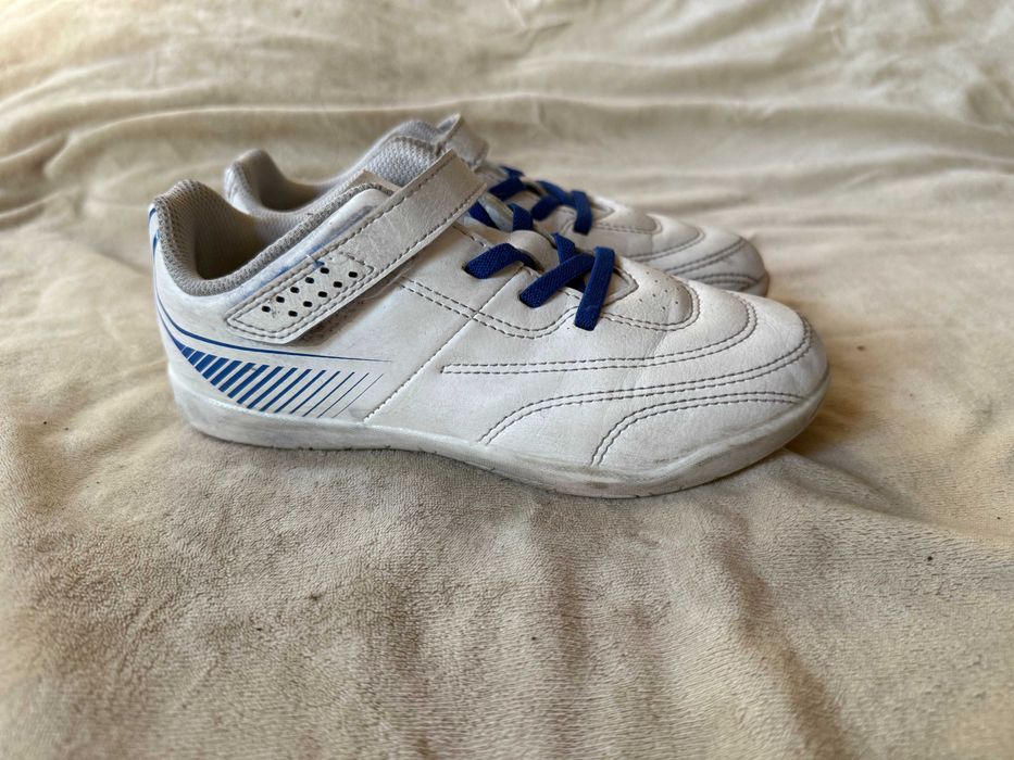 Obuwie sportowe dziecięce buty na salę Kipsta halowe r.31. Stan BDB