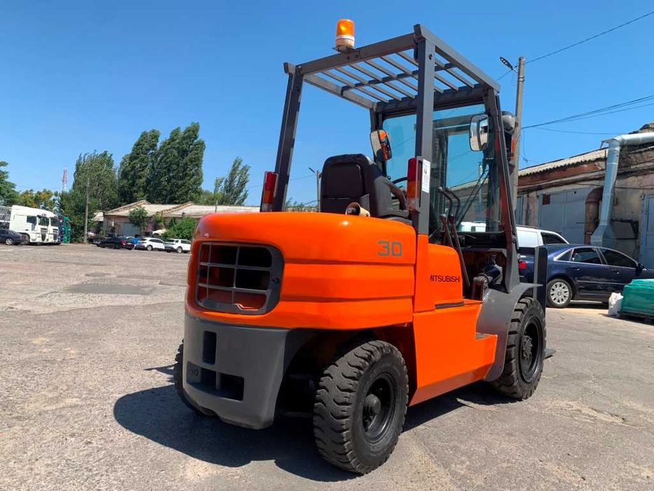 Навантажувач вилковий Mitsubishi на 15 великих нових колесах пневмо