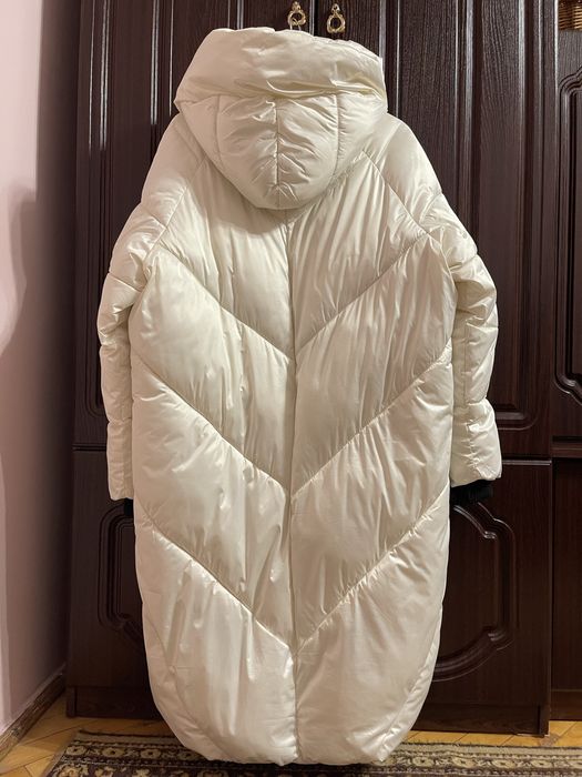 Білий плащ зимовий