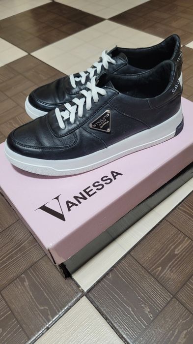 Кеди жіночі, шкіра.