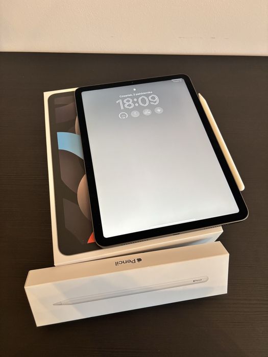 iPad Air (4th Generation) Wi-Fi 64 GB + Apple Pencil + Etui