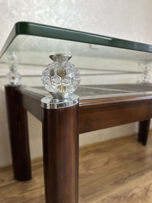 Кухонний стіл зі стільцями