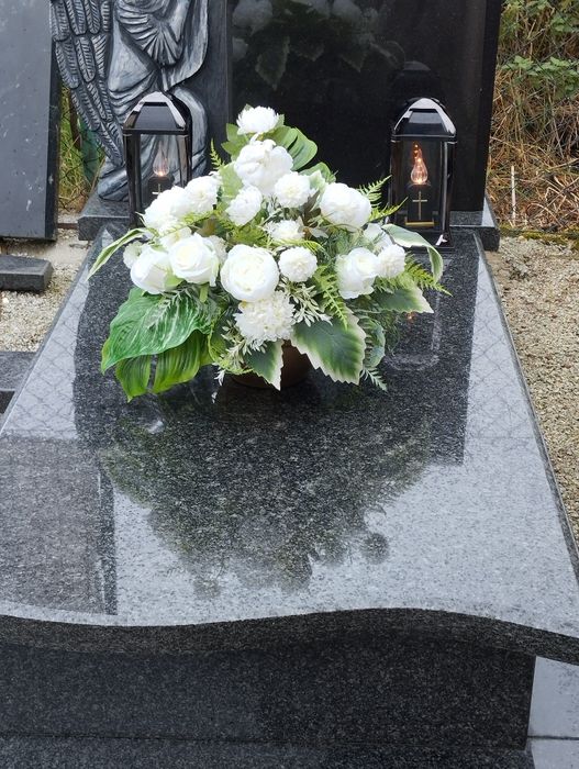 Stroik na grób cmentarz pomnik kompozycja wiązanka sztuczne chryzantem
