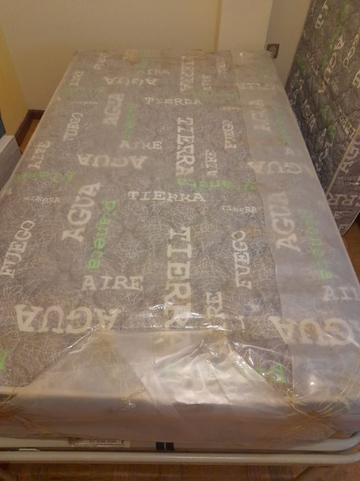 Cama dupla de corpo e meio