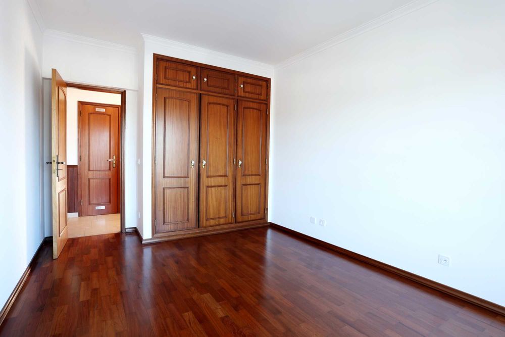 Duplex T3+1 com 201m2 construídos, 178m2 úteis e garagem Box