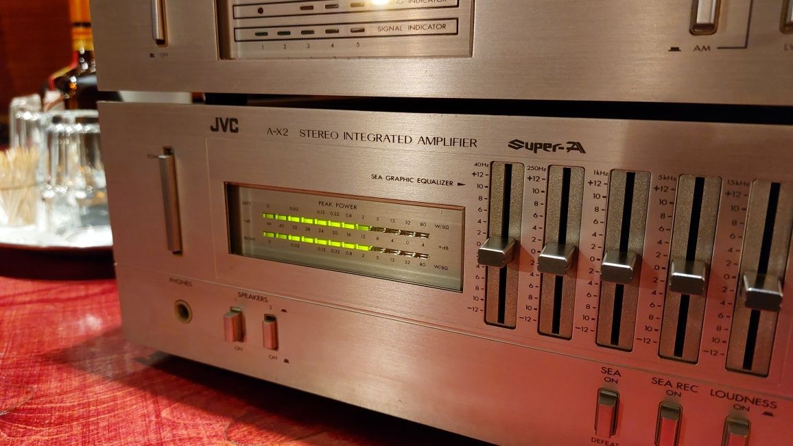 Zestaw wzmacniacz stereo + tuner JVC AX-2 + JVC TX-1 z 1980 roku