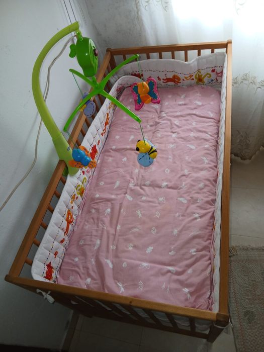 Cama de grades / berço e colchão